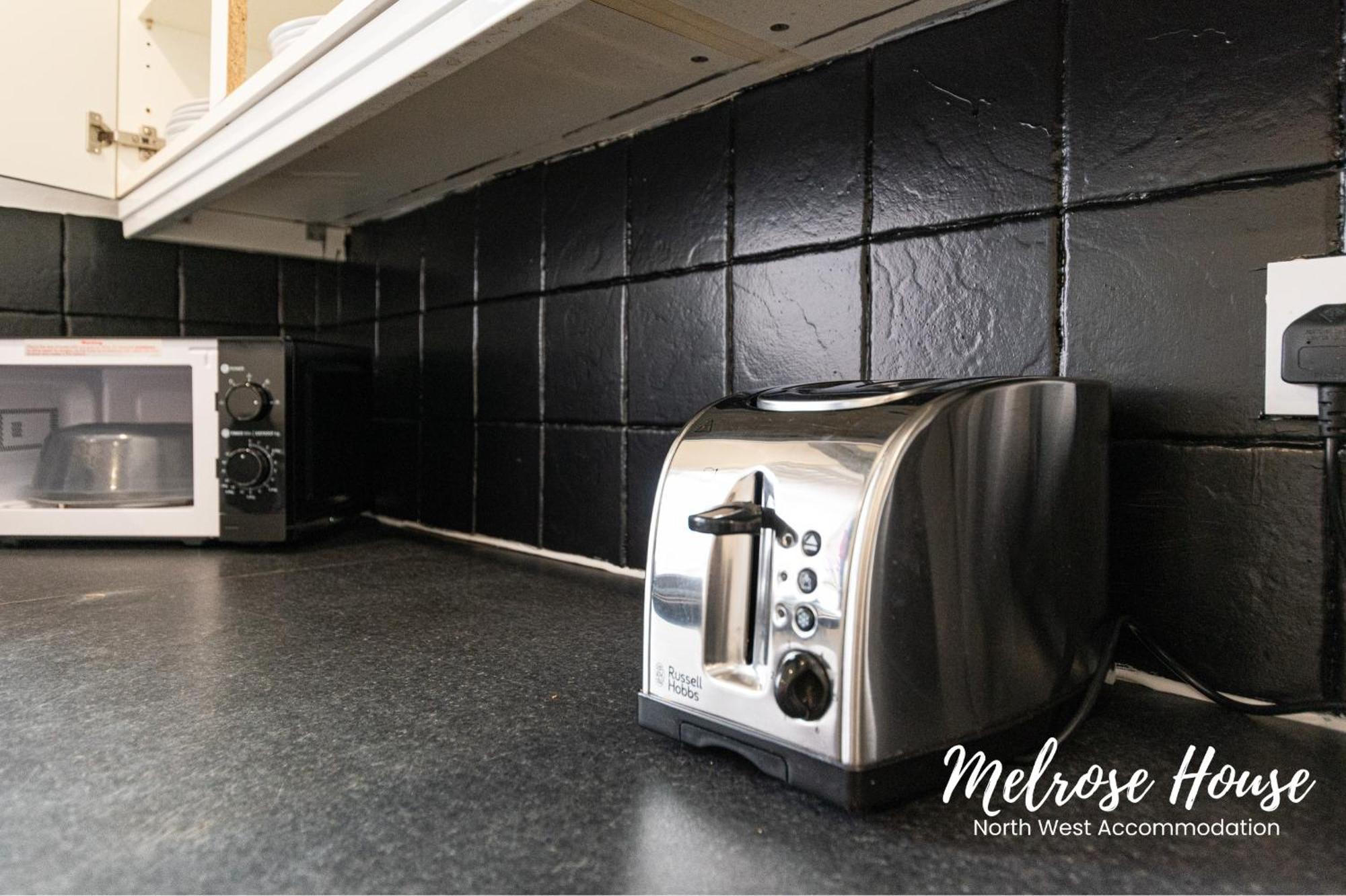 Manchester Work Stays 2Br Home With Parking & Wifi エクステリア 写真