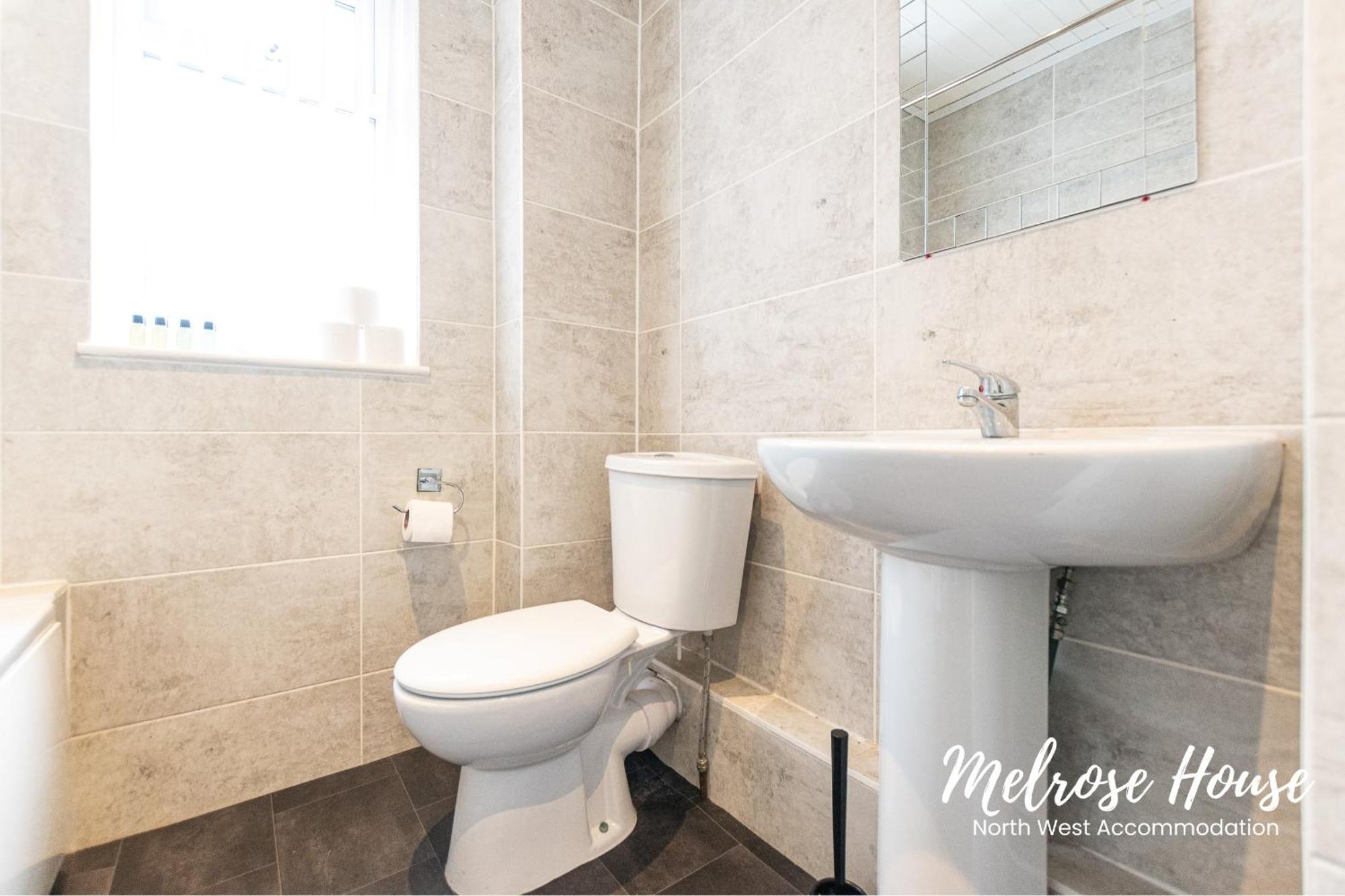 Manchester Work Stays 2Br Home With Parking & Wifi エクステリア 写真