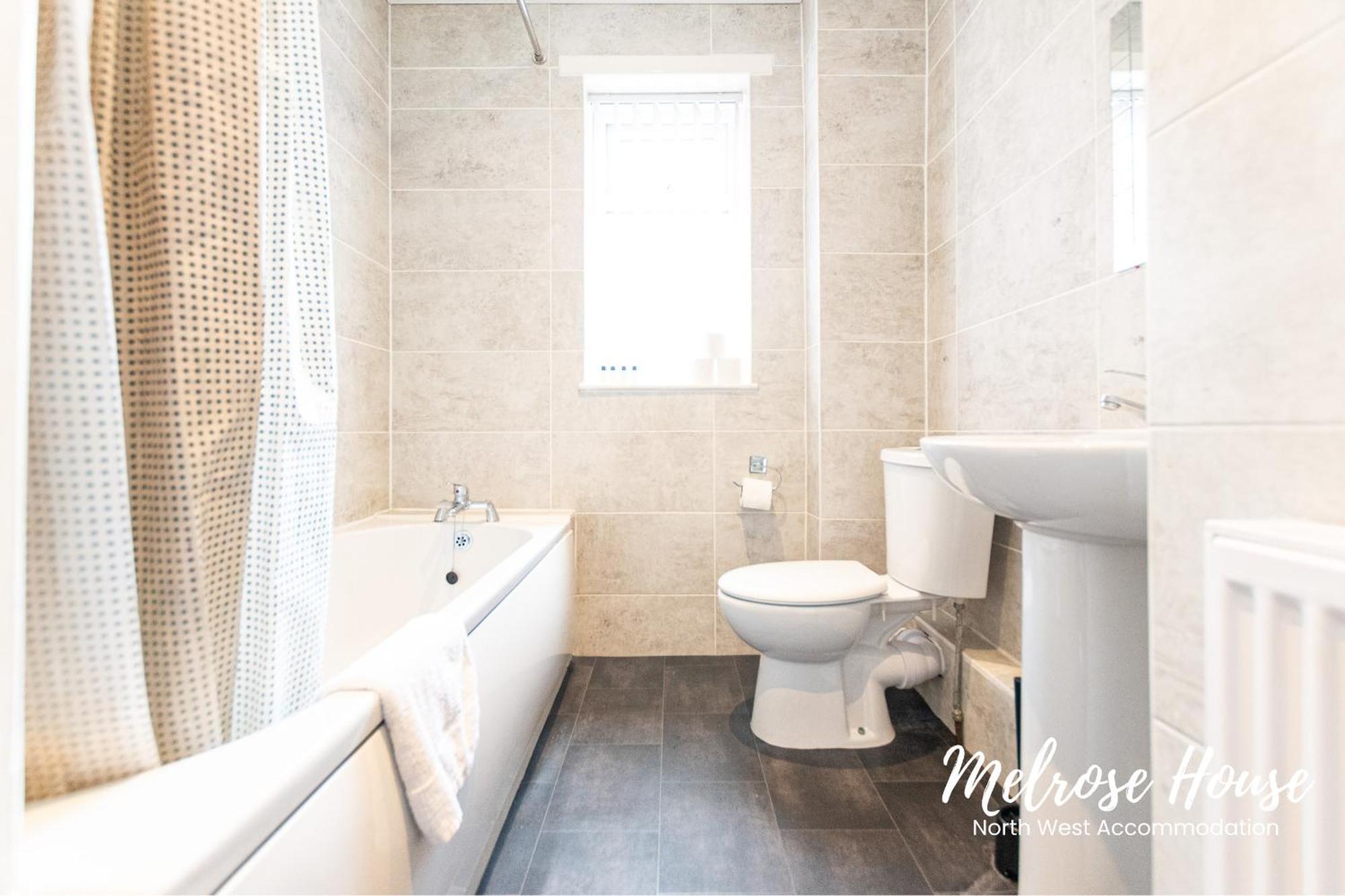 Manchester Work Stays 2Br Home With Parking & Wifi エクステリア 写真
