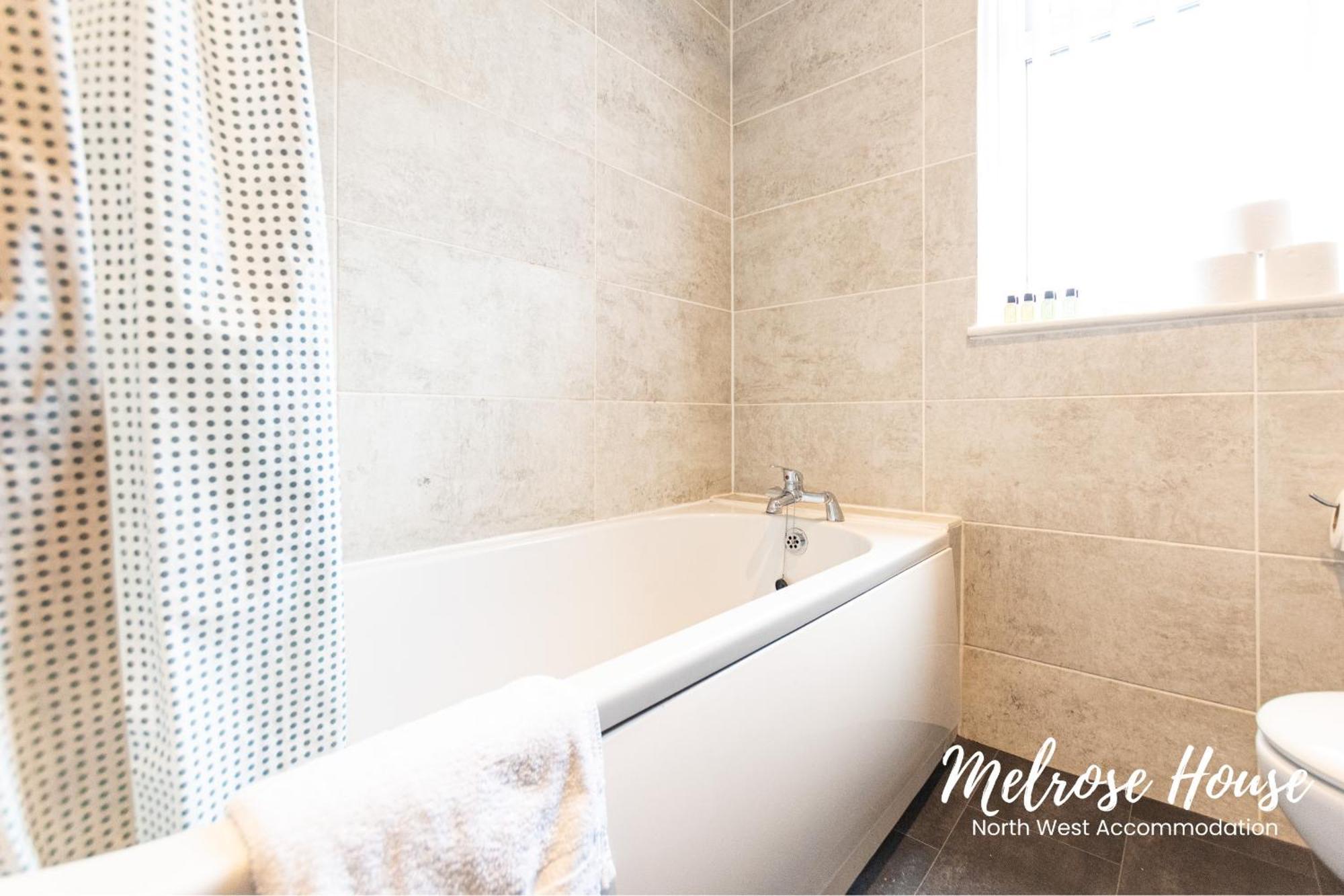Manchester Work Stays 2Br Home With Parking & Wifi エクステリア 写真